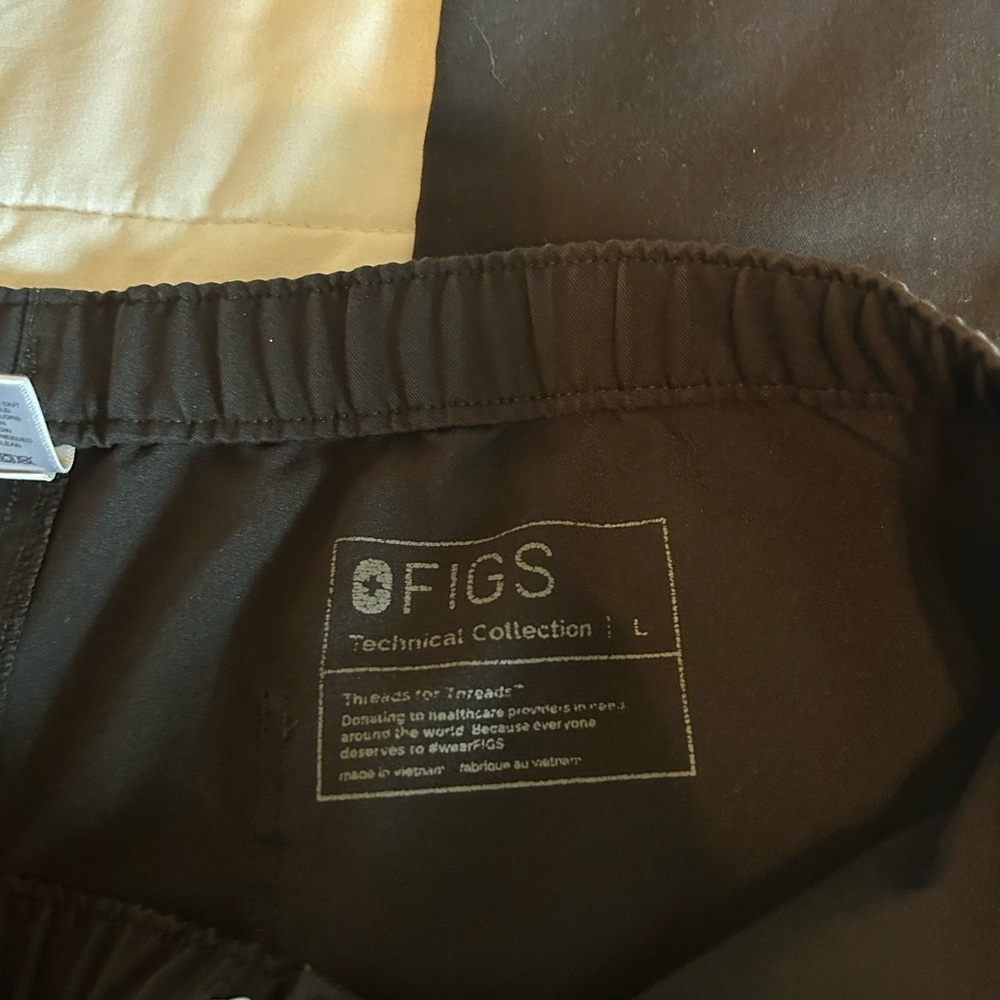 Figs Women's Black Scrub Pants - Picture 3 of 3